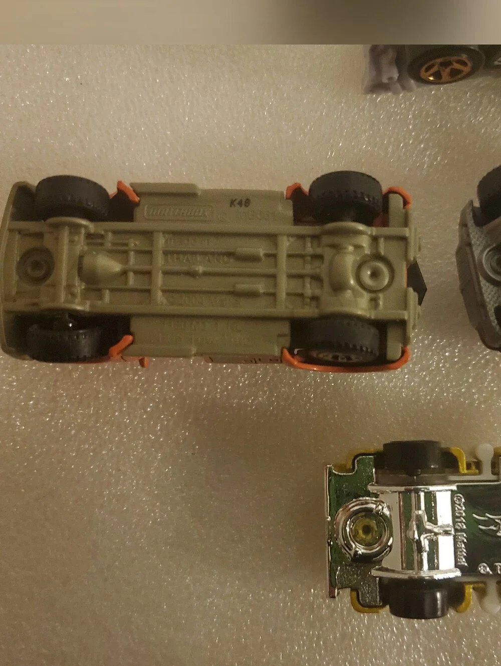 5 Diecast Vehicles 2 Tow Trucks Flatbed & 2 Pickup Trucks Matchbox Hot Wheels